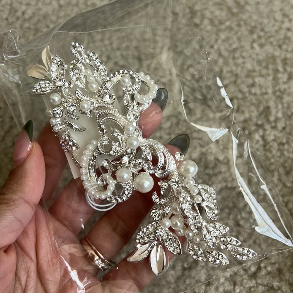 Rhinestones and pearls bridal hair clip